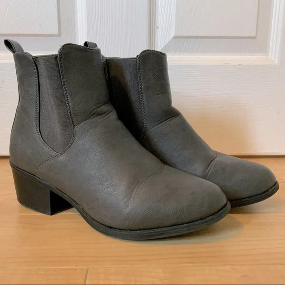 Grey Chelsea Boots - Picture 14 of 14